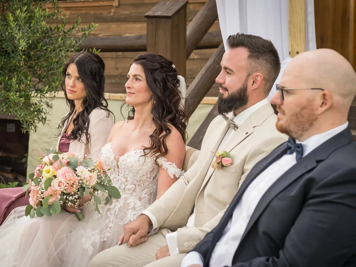 Brautpaar mit Trauzeugen bei der Zeremonie – Hochzeit Celina & Sebastian in Rodgau