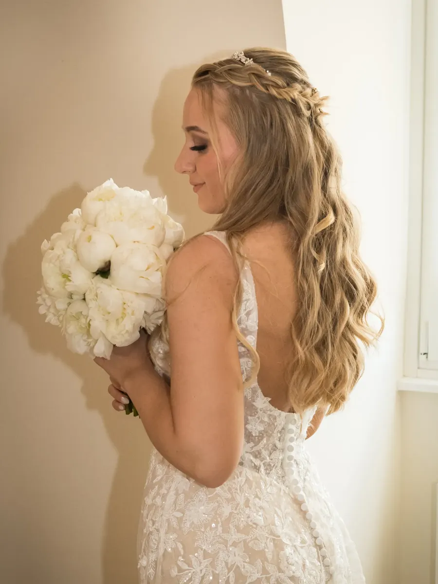 Braut mit Pfingstrosenstrauß – Hochzeit Jana & Karim Mainz-Laubenheim