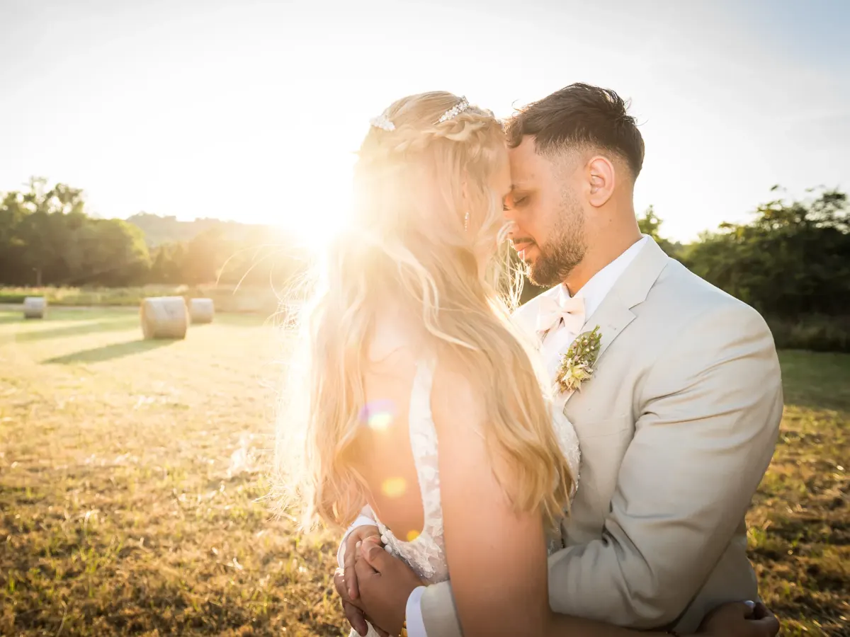 Brautpaar im Sonnenuntergang über den Feldern – Hochzeit Jana & Karim Mainz-Laubenheim