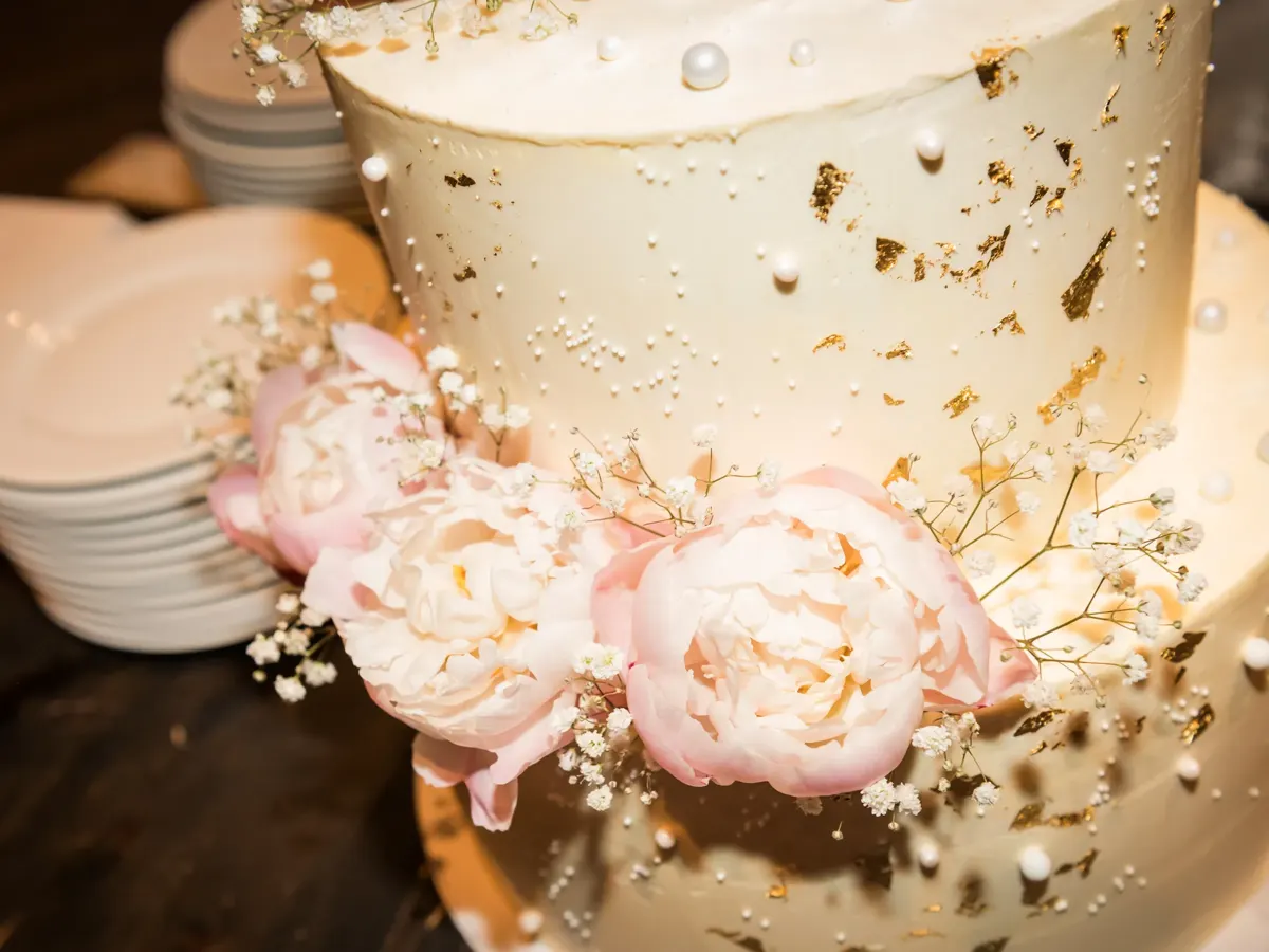 Hochzeitstorte mit Pfingstrosen – Hochzeit Jana & Karim Mainz-Laubenheim