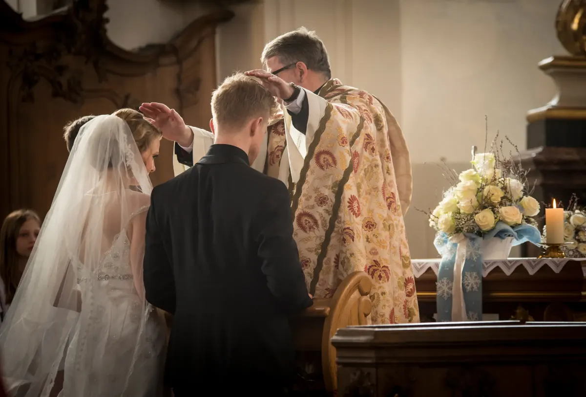 Segen am Altar – Hochzeit Sigrid & Chris bei der Winterhochzeit