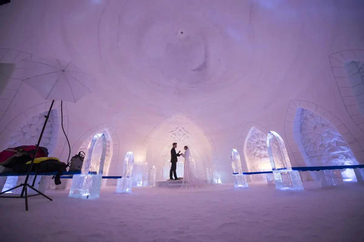 Kuss in der Eiskapelle – Hochzeit Sigrid & Chris