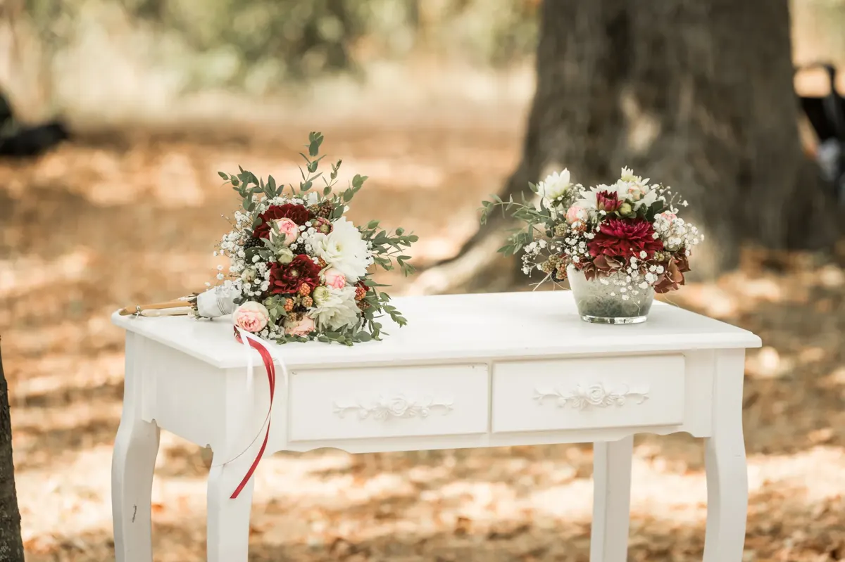 Blumendekoration am Trautisch – Hochzeit Theresa & David im Fürstenlager Bensheim