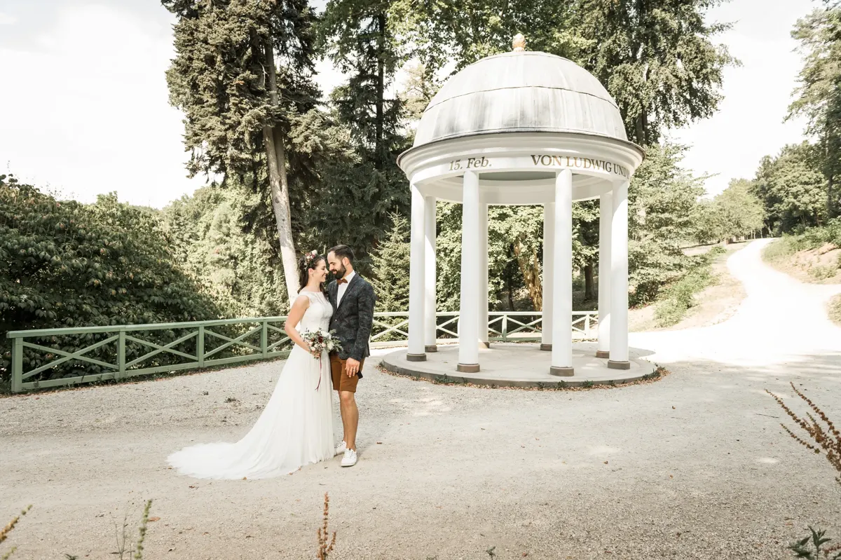 Weißer Tempel im Staatspark Fürstenlager – Hochzeit Theresa & David im Fürstenlager Bensheim