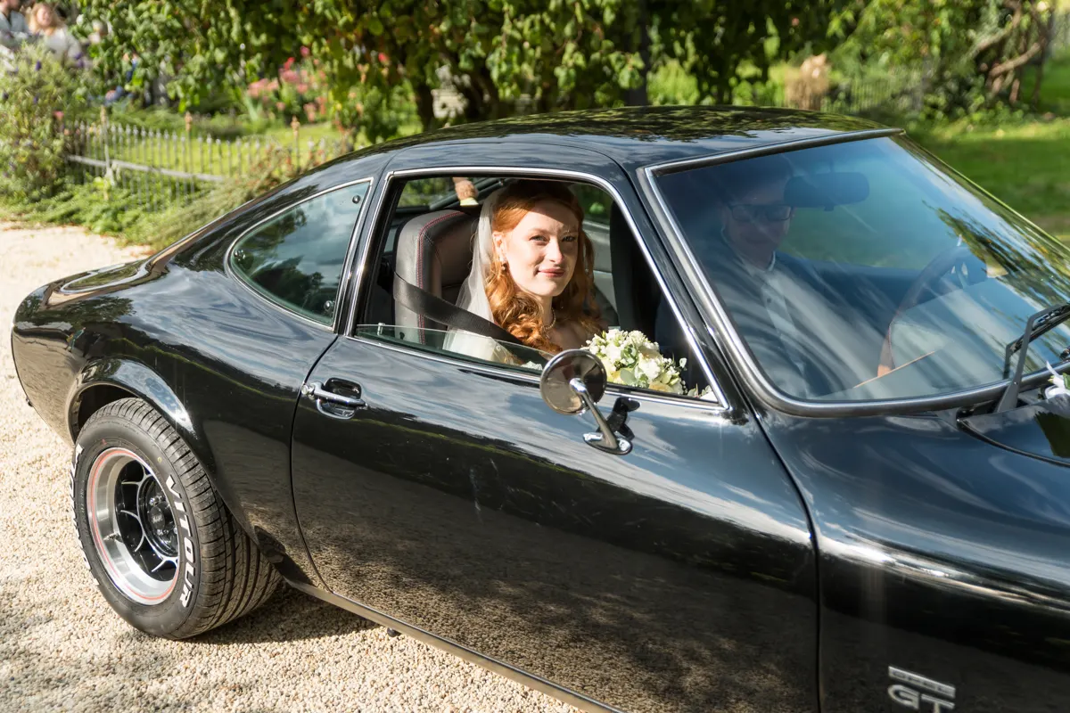 Braut im Oldtimer – Hochzeit Vanessa & Dennis